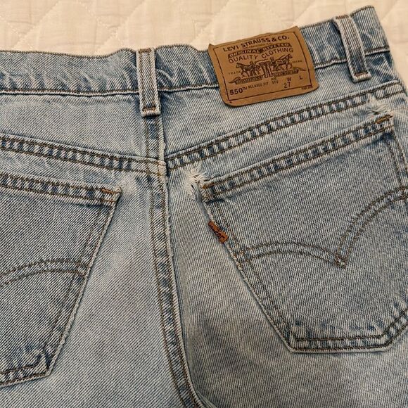 NWOT Levi’s Vintage High Waisted Denim Shorts 550 Student Relaxed Fit, Size W27 - Picture 12 of 16